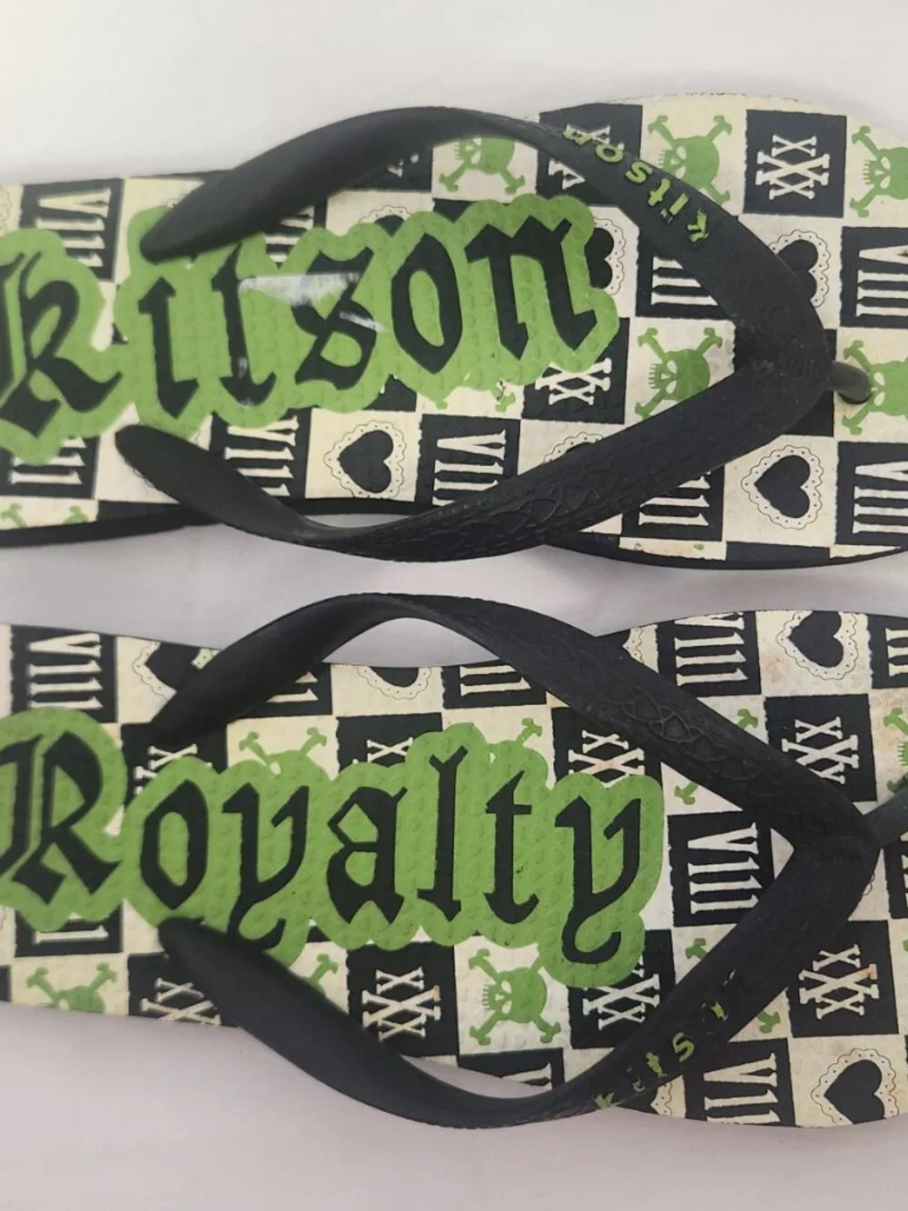 Kitson flip flops 10 men's Royalty print black green